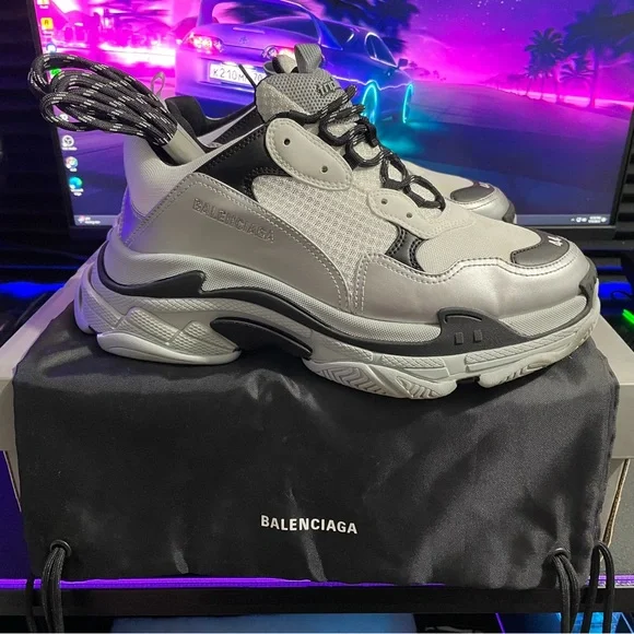 Balenciaga | Shoes | Balenciaga Triple S Trainer Fashion  display picture 3